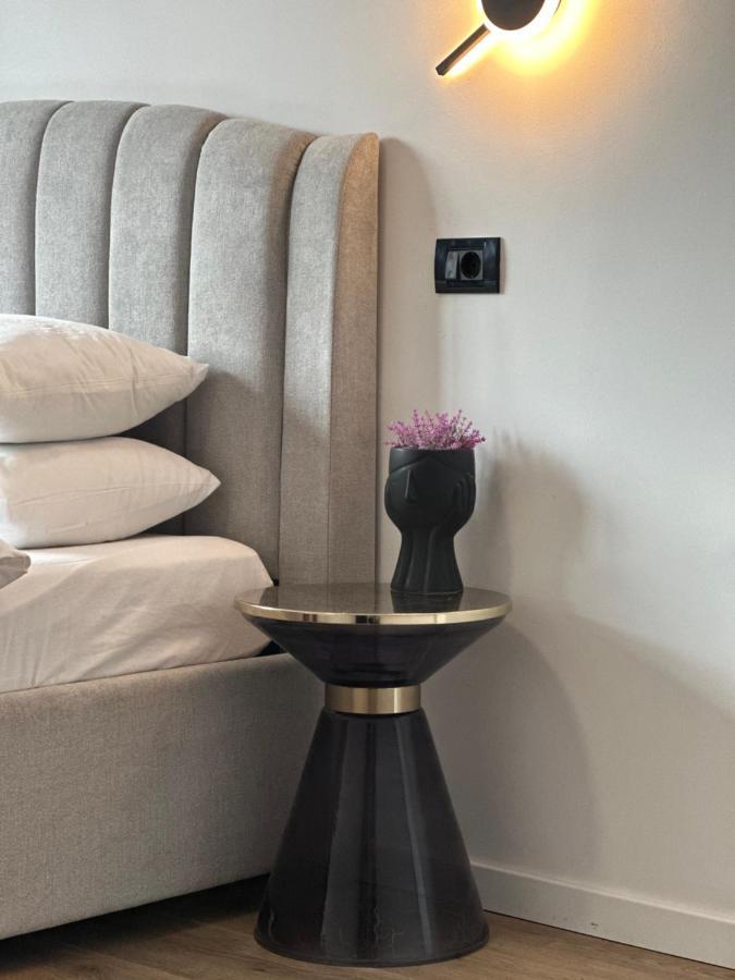 Peaceful Condo For Romantic Getaways Near Black Church - 3Min Walk Braşov Buitenkant foto